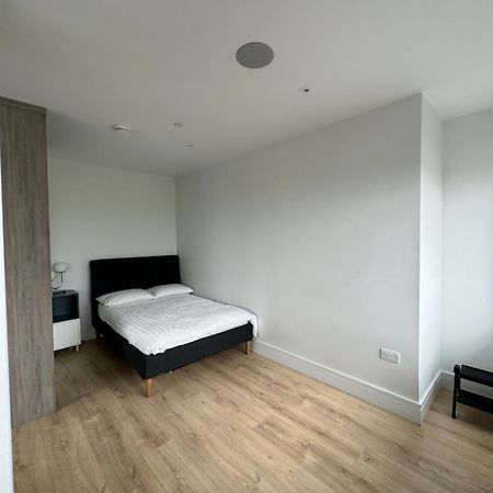 Luxx Apartment & Suites, London Heathrow Airport, Terminal 4, Piccadilly Underground Train Station Nearby! هيثرو المظهر الخارجي الصورة