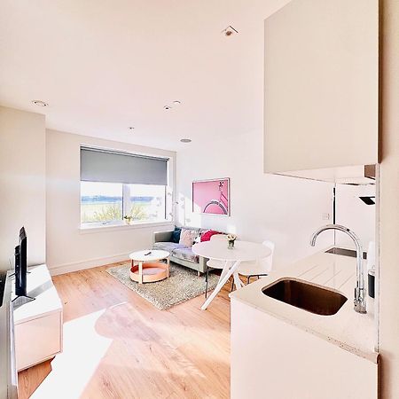 Luxx Apartment & Suites, London Heathrow Airport, Terminal 4, Piccadilly Underground Train Station Nearby! هيثرو المظهر الخارجي الصورة