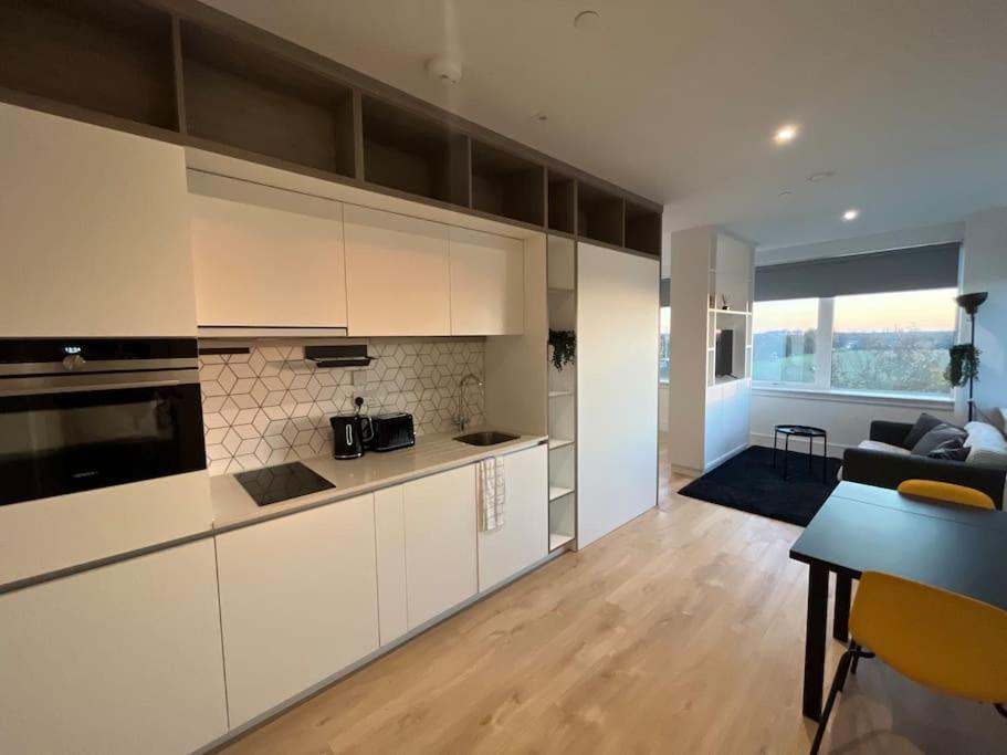 Luxx Apartment & Suites, London Heathrow Airport, Terminal 4, Piccadilly Underground Train Station Nearby! هيثرو المظهر الخارجي الصورة