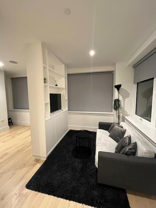 Luxx Apartment & Suites, London Heathrow Airport, Terminal 4, Piccadilly Underground Train Station Nearby! هيثرو المظهر الخارجي الصورة