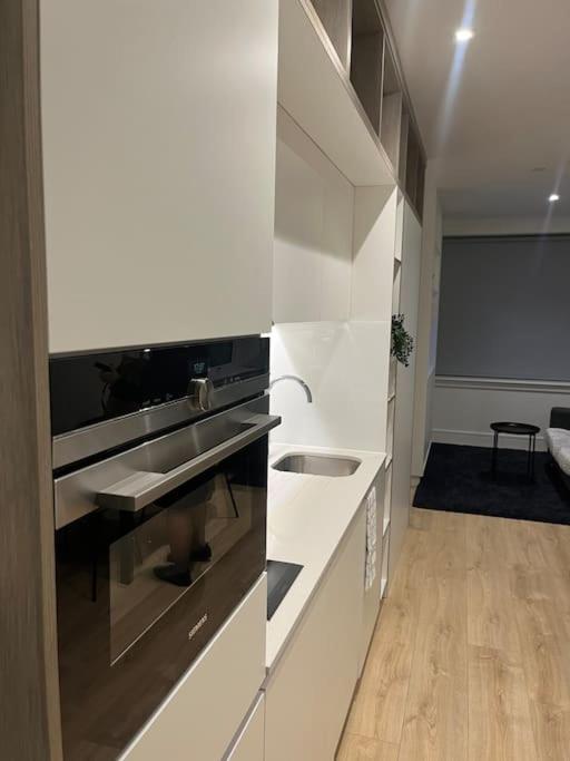 Luxx Apartment & Suites, London Heathrow Airport, Terminal 4, Piccadilly Underground Train Station Nearby! هيثرو المظهر الخارجي الصورة