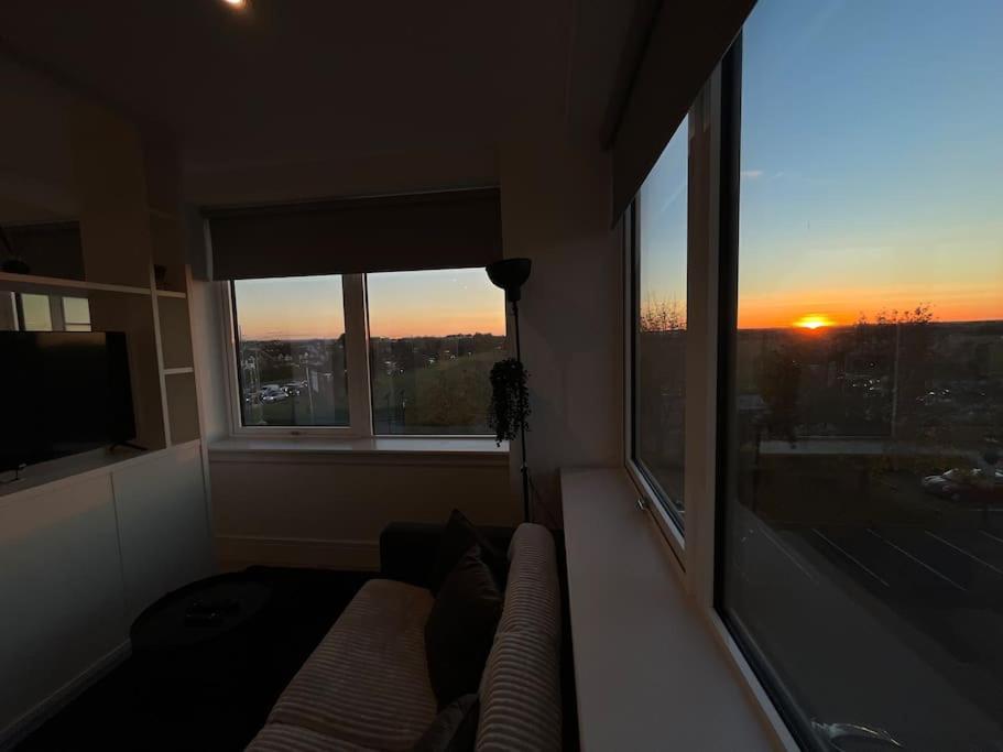 Luxx Apartment & Suites, London Heathrow Airport, Terminal 4, Piccadilly Underground Train Station Nearby! هيثرو المظهر الخارجي الصورة