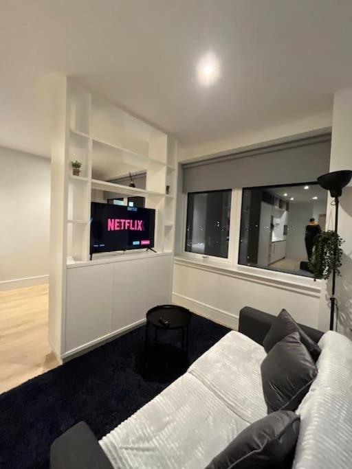 Luxx Apartment & Suites, London Heathrow Airport, Terminal 4, Piccadilly Underground Train Station Nearby! هيثرو المظهر الخارجي الصورة