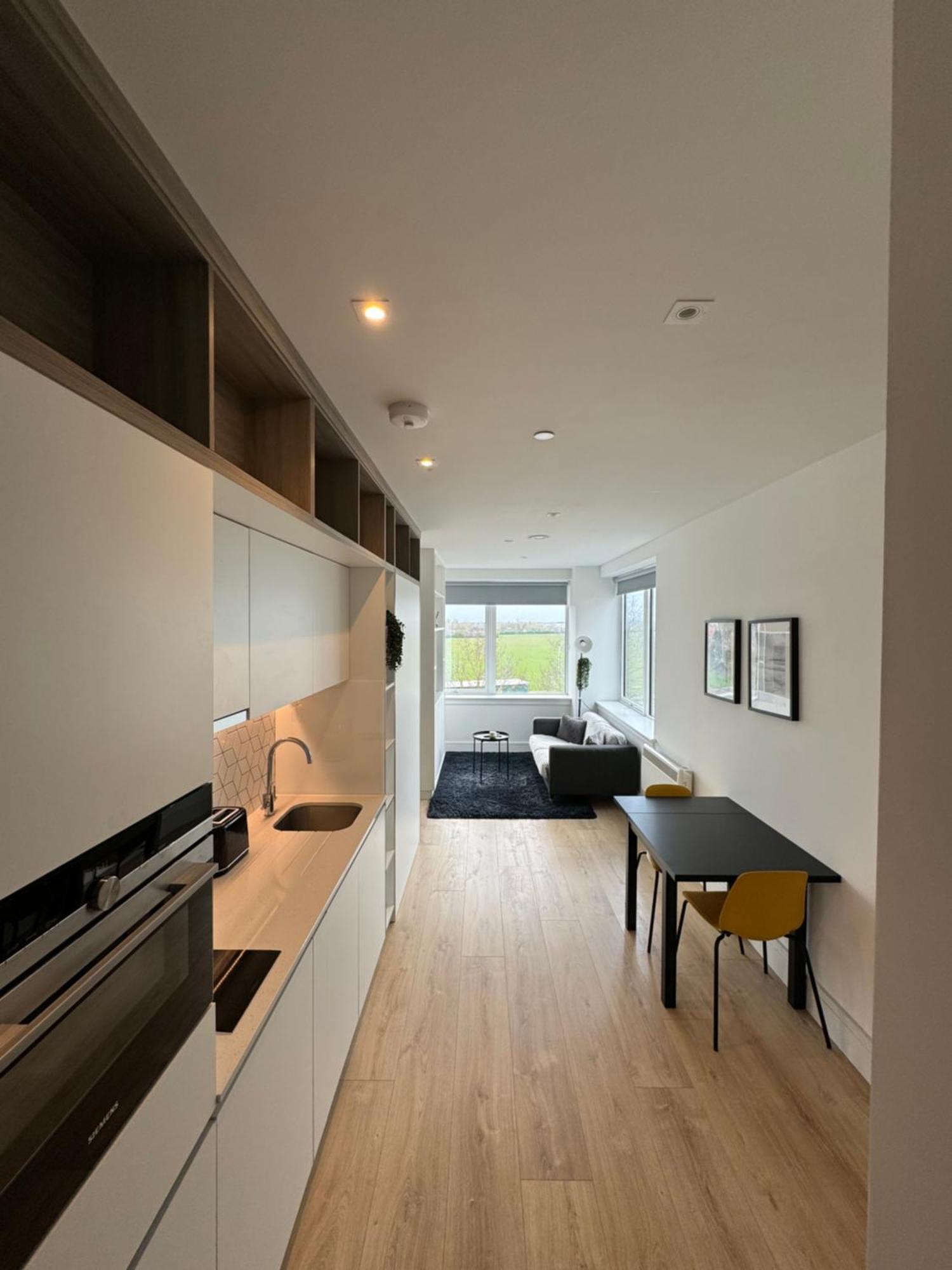 Luxx Apartment & Suites, London Heathrow Airport, Terminal 4, Piccadilly Underground Train Station Nearby! هيثرو المظهر الخارجي الصورة