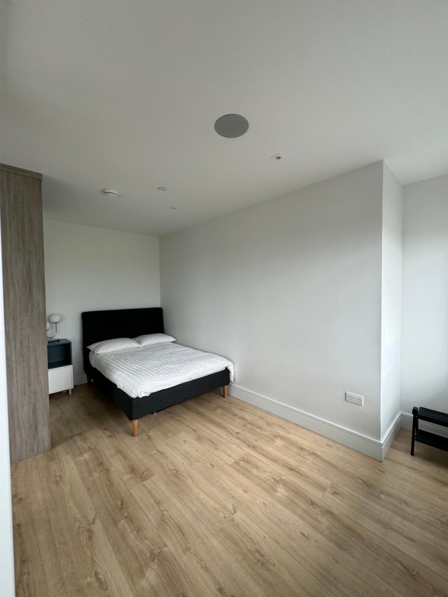 Luxx Apartment & Suites, London Heathrow Airport, Terminal 4, Piccadilly Underground Train Station Nearby! هيثرو المظهر الخارجي الصورة