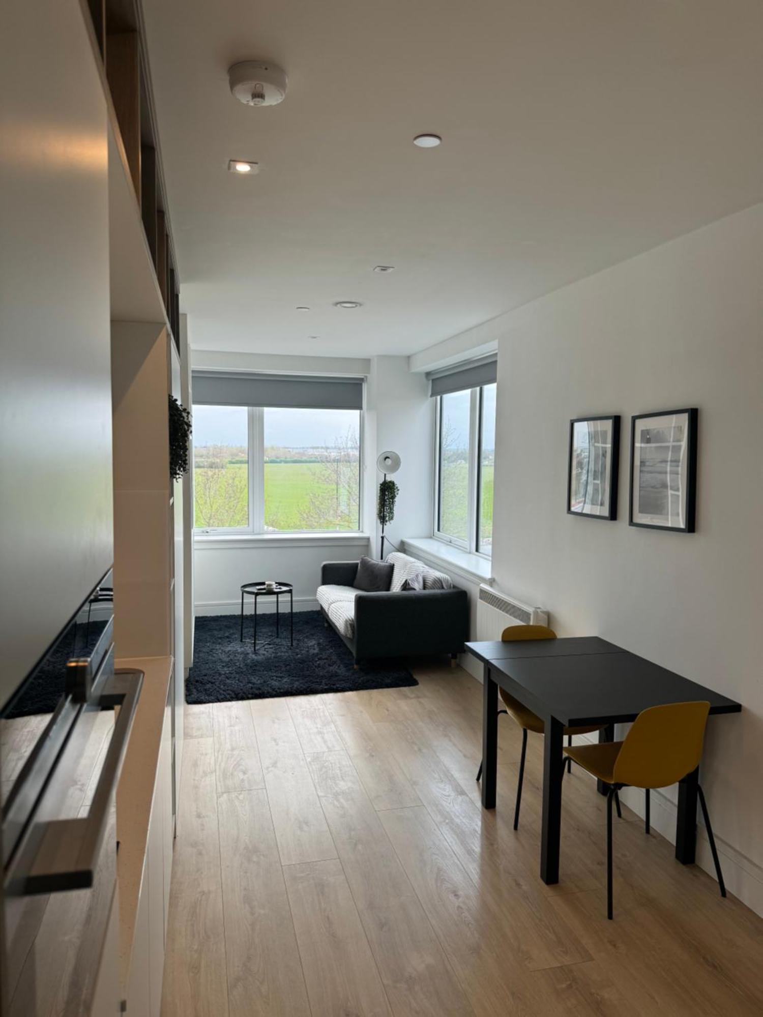 Luxx Apartment & Suites, London Heathrow Airport, Terminal 4, Piccadilly Underground Train Station Nearby! هيثرو المظهر الخارجي الصورة