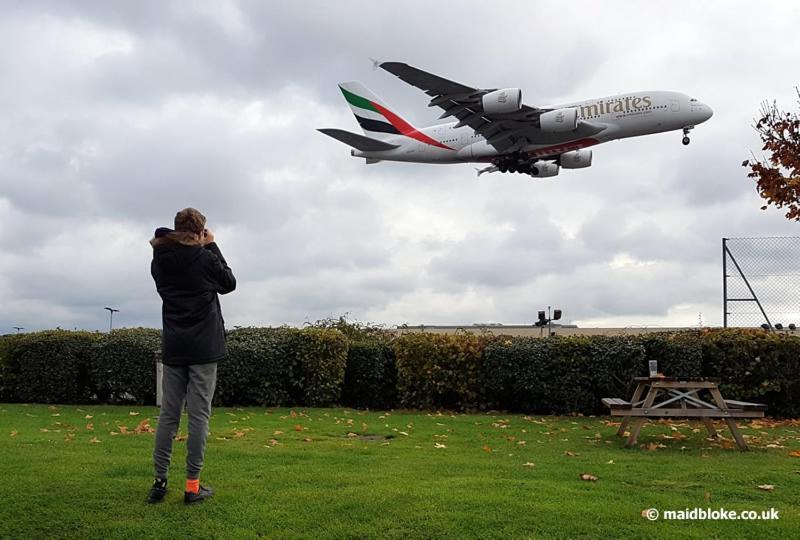 Luxx Apartment & Suites, London Heathrow Airport, Terminal 4, Piccadilly Underground Train Station Nearby! هيثرو المظهر الخارجي الصورة