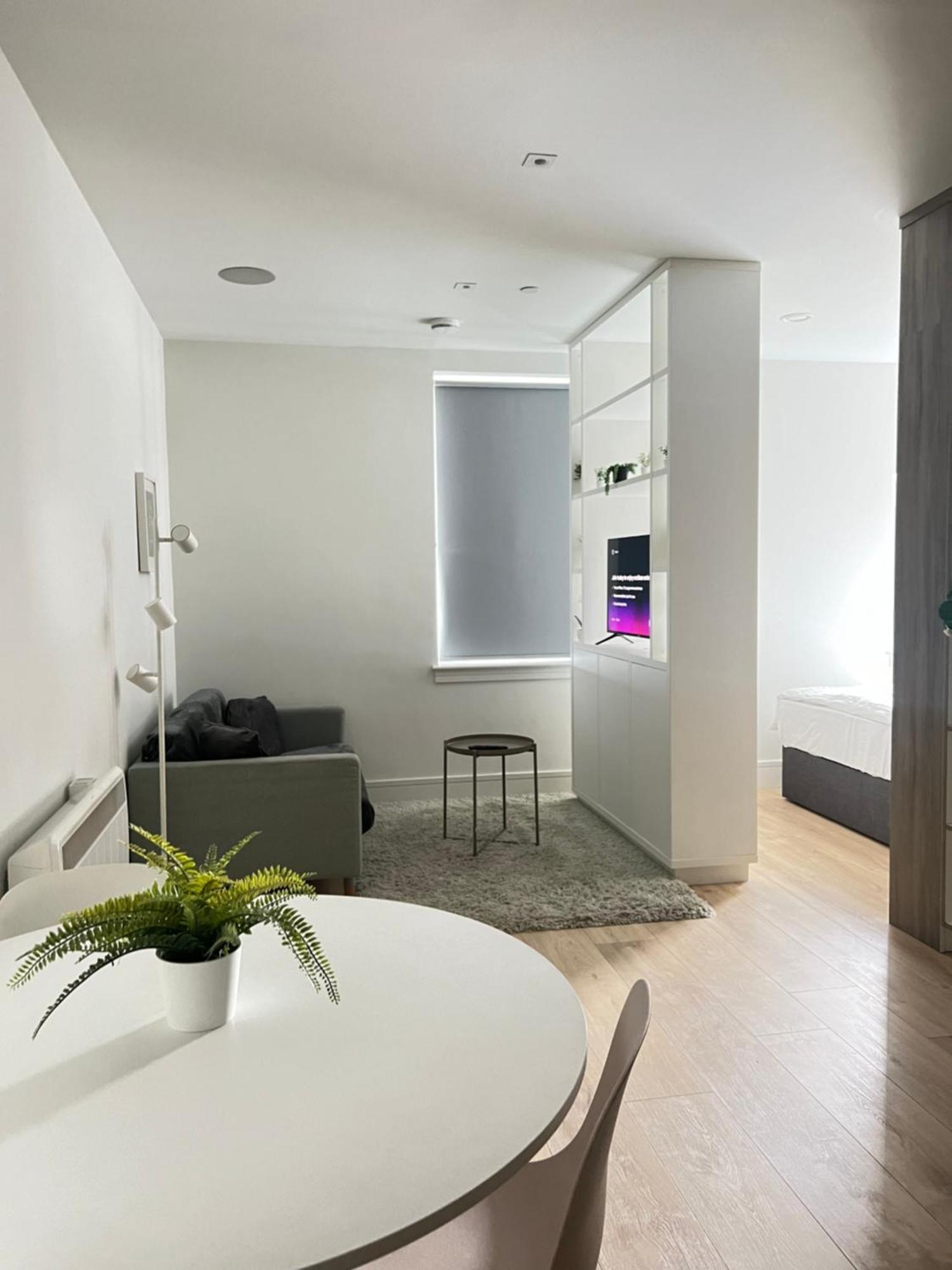 Luxx Apartment & Suites, London Heathrow Airport, Terminal 4, Piccadilly Underground Train Station Nearby! هيثرو المظهر الخارجي الصورة